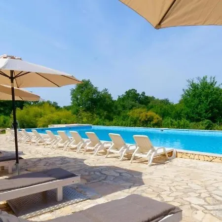 Al Parco With Pools Savudrija